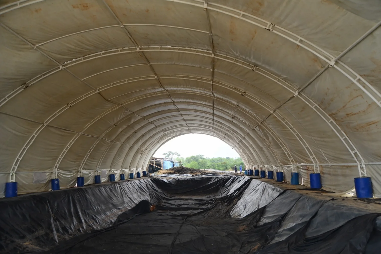 Obras de protección de suelos y almacenamiento especializado